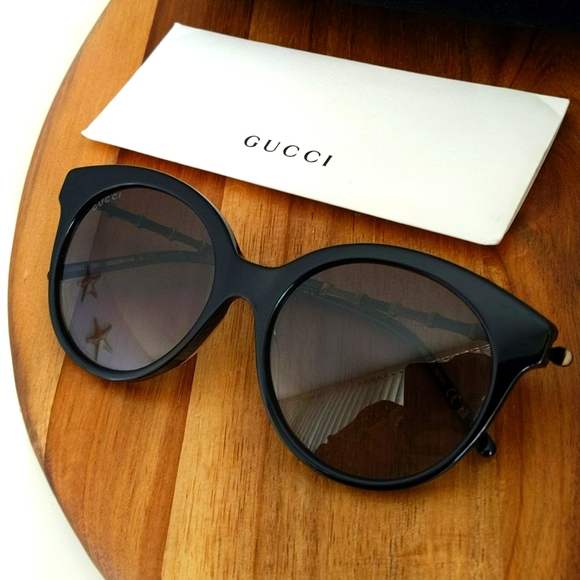Gucci sunglasses 🔥NWT🔥 A beautiful silhouette timeless appeal w. Case + cloth! - Picture 5 of 16